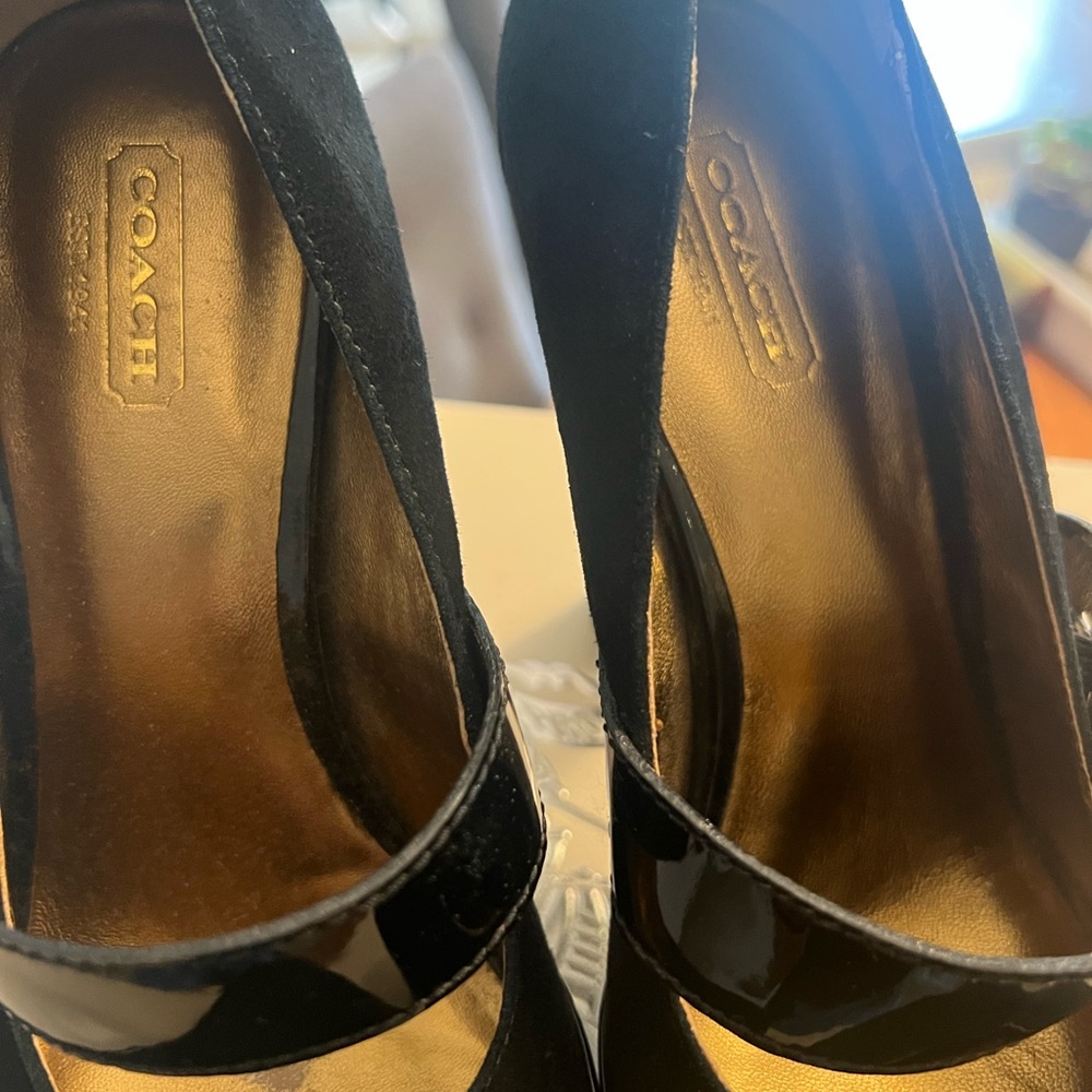 Beautiful Coach shoes - Picture 4 of 7